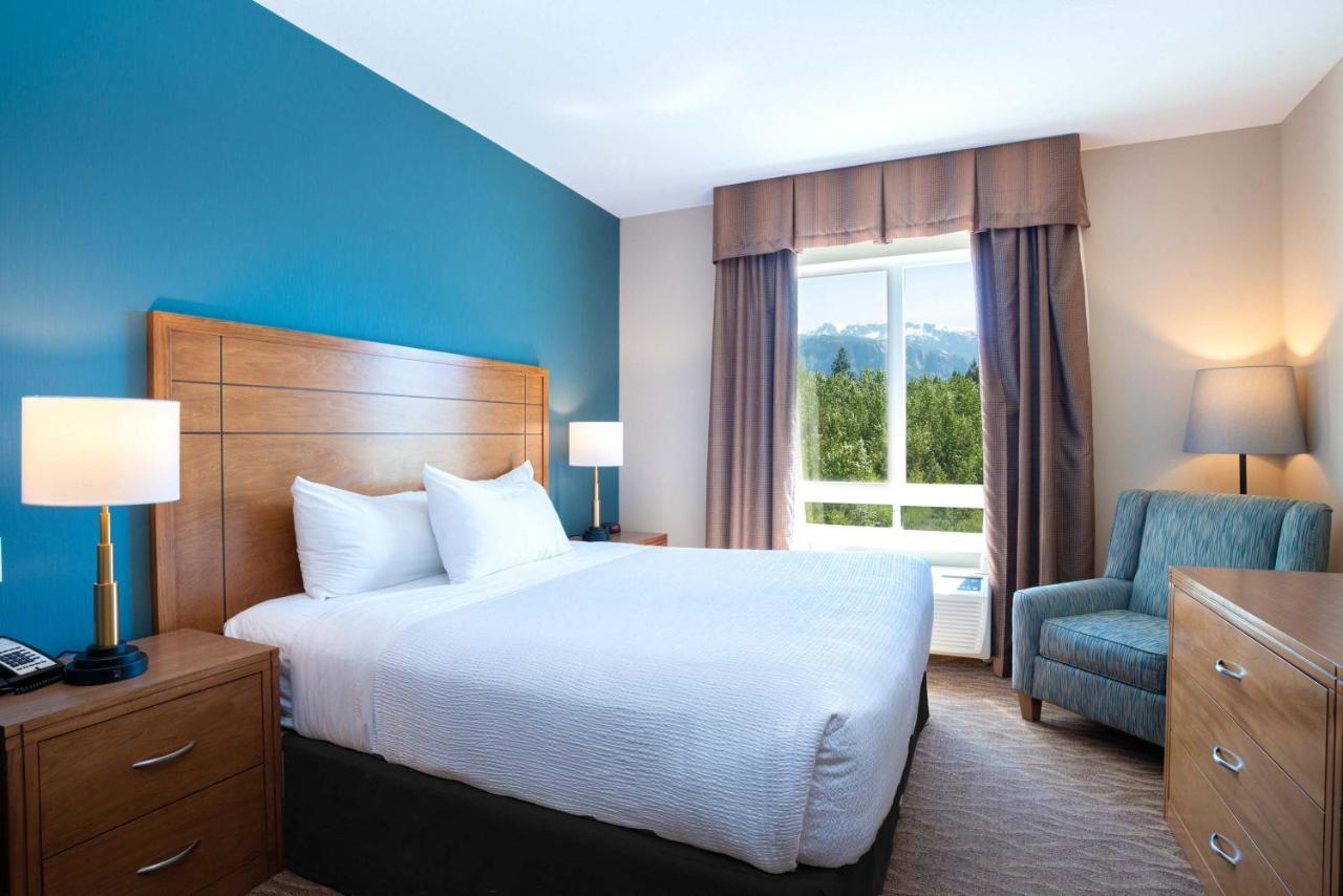 Hotel Sandman And Squamish